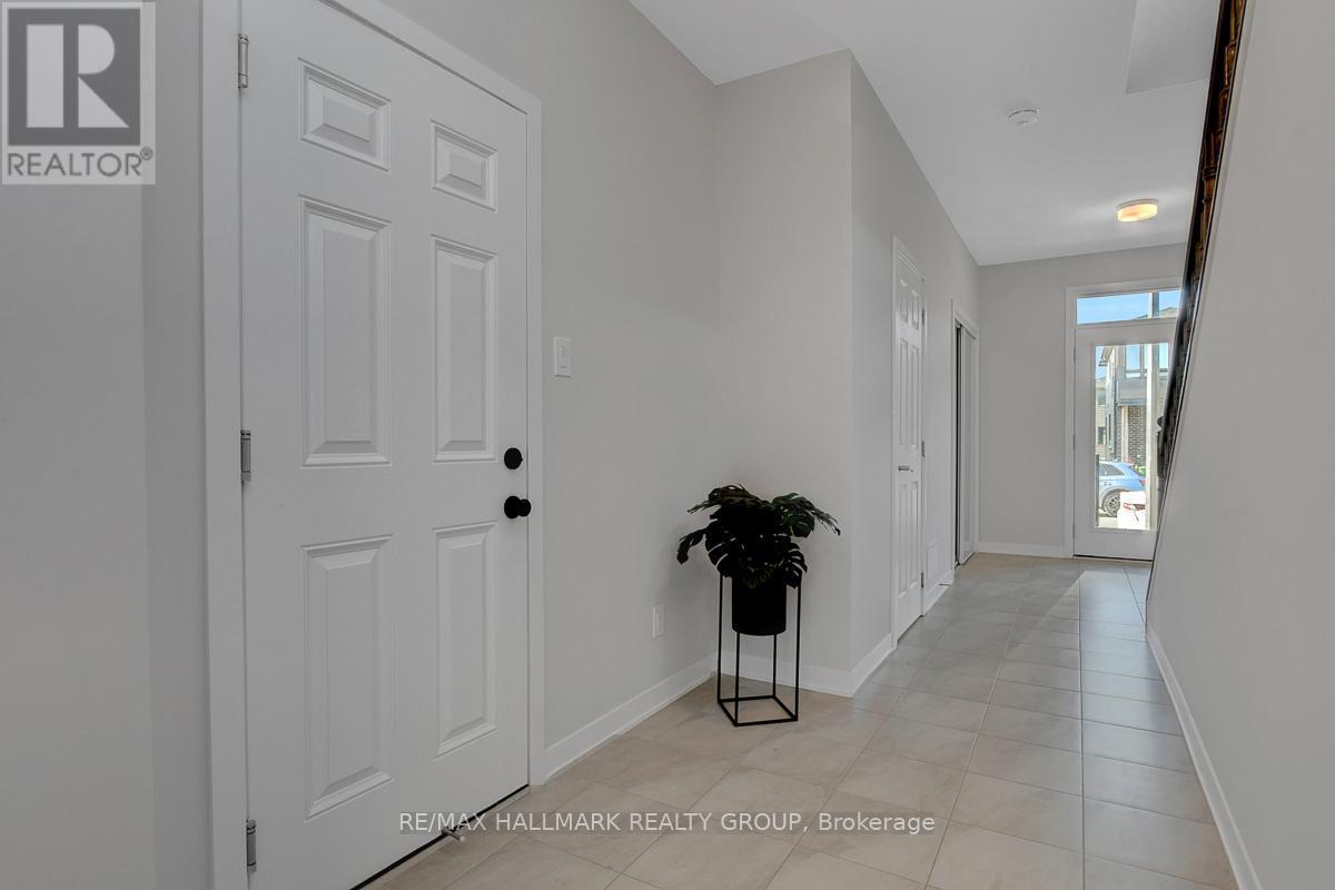 610 Fenwick Way, Ottawa, ON - Indoor Photo Showing Other Room