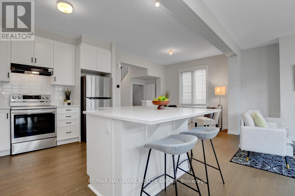 610 Fenwick Way, Ottawa, ON - Indoor Photo Showing Kitchen With Stainless Steel Kitchen With Upgraded Kitchen
