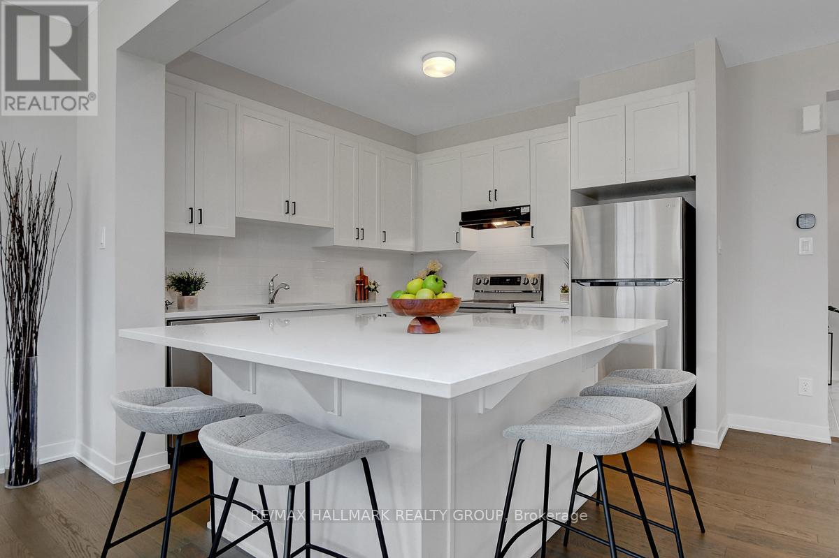 610 Fenwick Way, Ottawa, ON - Indoor Photo Showing Kitchen With Stainless Steel Kitchen