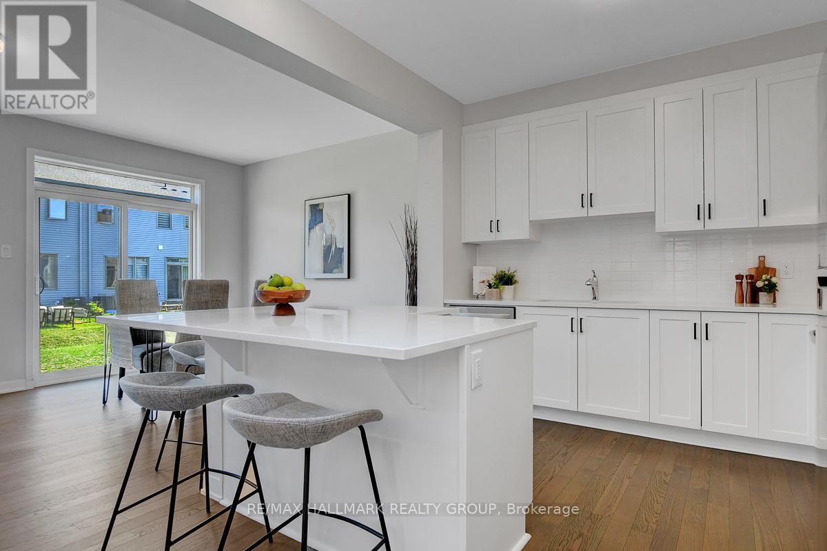 610 Fenwick Way, Ottawa, ON - Indoor Photo Showing Kitchen