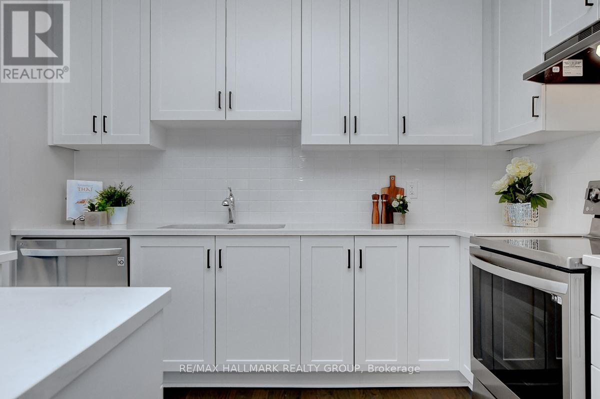 610 Fenwick Way, Ottawa, ON - Indoor Photo Showing Kitchen