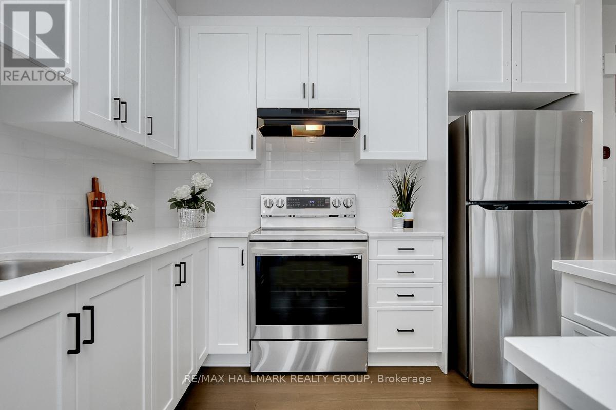 610 Fenwick Way, Ottawa, ON - Indoor Photo Showing Kitchen