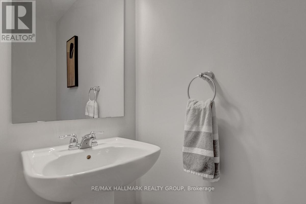 610 Fenwick Way, Ottawa, ON - Indoor Photo Showing Bathroom