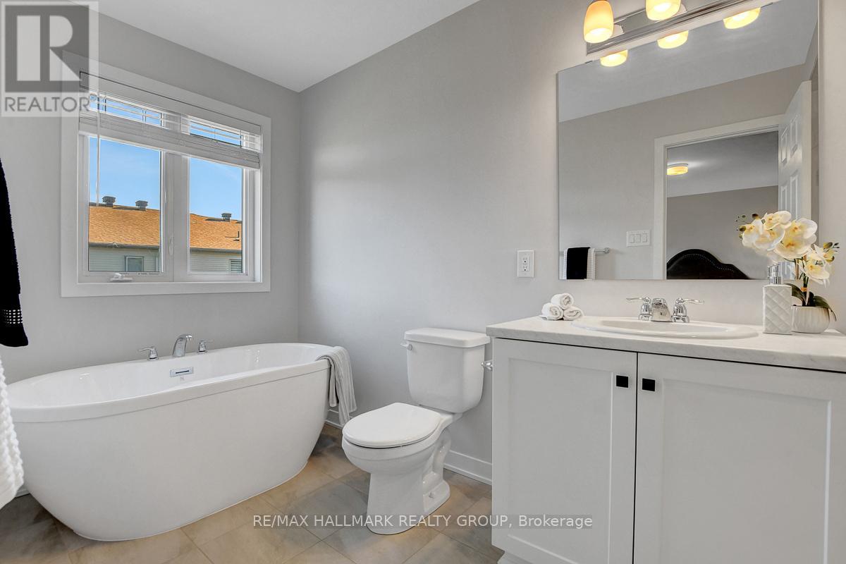 610 Fenwick Way, Ottawa, ON - Indoor Photo Showing Bathroom