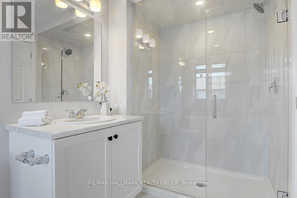 610 Fenwick Way, Ottawa, ON - Indoor Photo Showing Bathroom