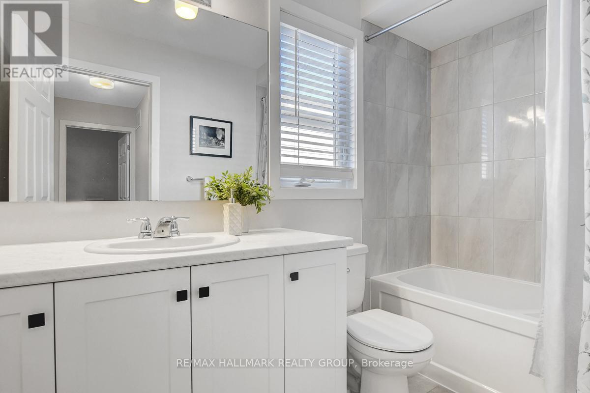 610 Fenwick Way, Ottawa, ON - Indoor Photo Showing Bathroom