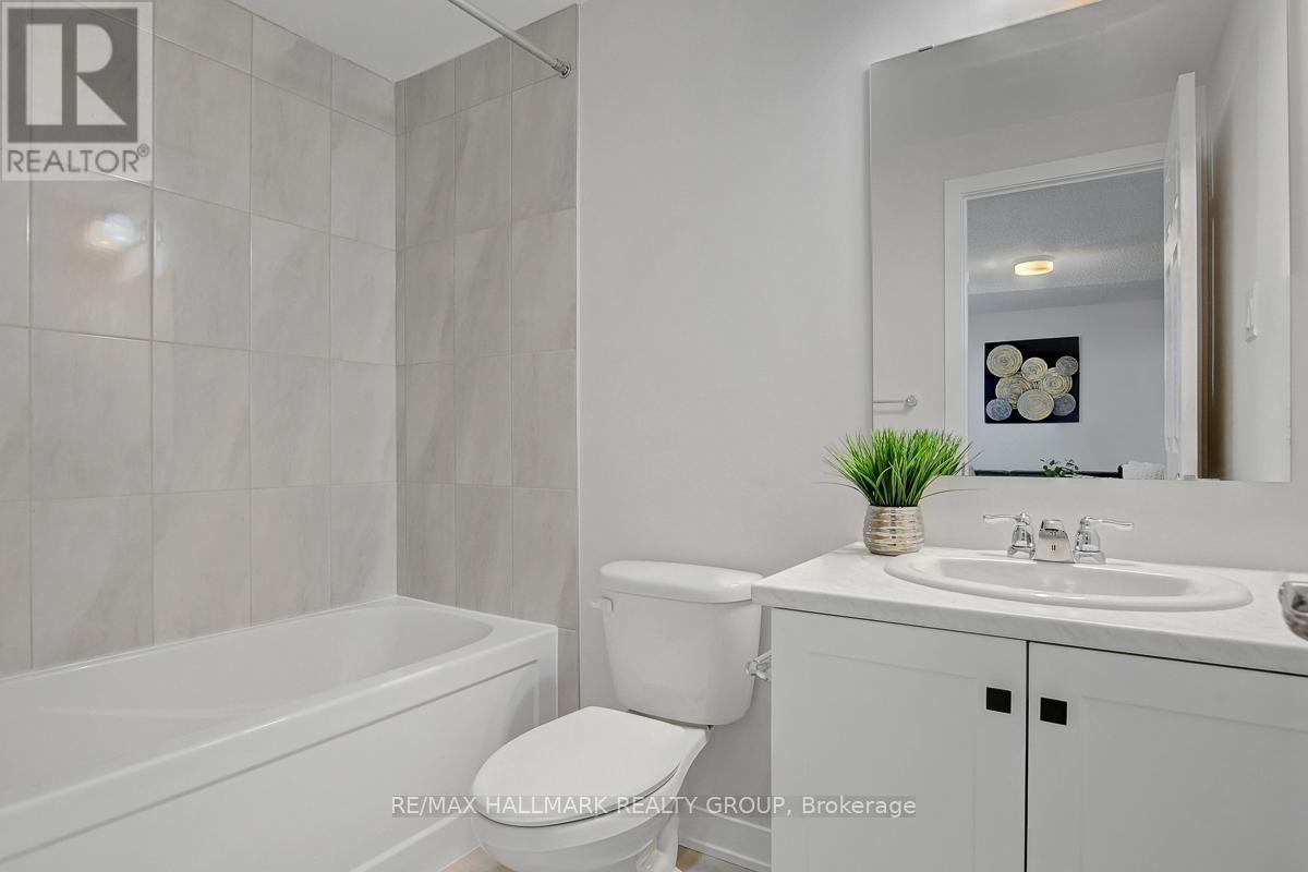 610 Fenwick Way, Ottawa, ON - Indoor Photo Showing Bathroom