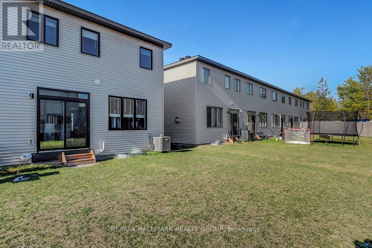 610 Fenwick Way, Ottawa, ON - Outdoor With Exterior