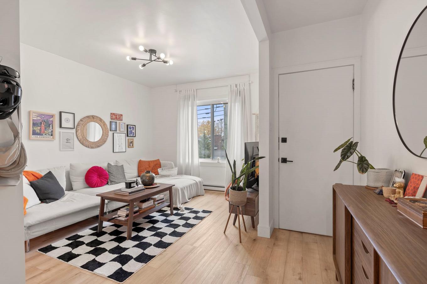 Living room - 8792 - 8796 Rue Basile-Routhier, Montréal (Ahuntsic-Cartierville), QC - Indoor Photo Showing Living Room