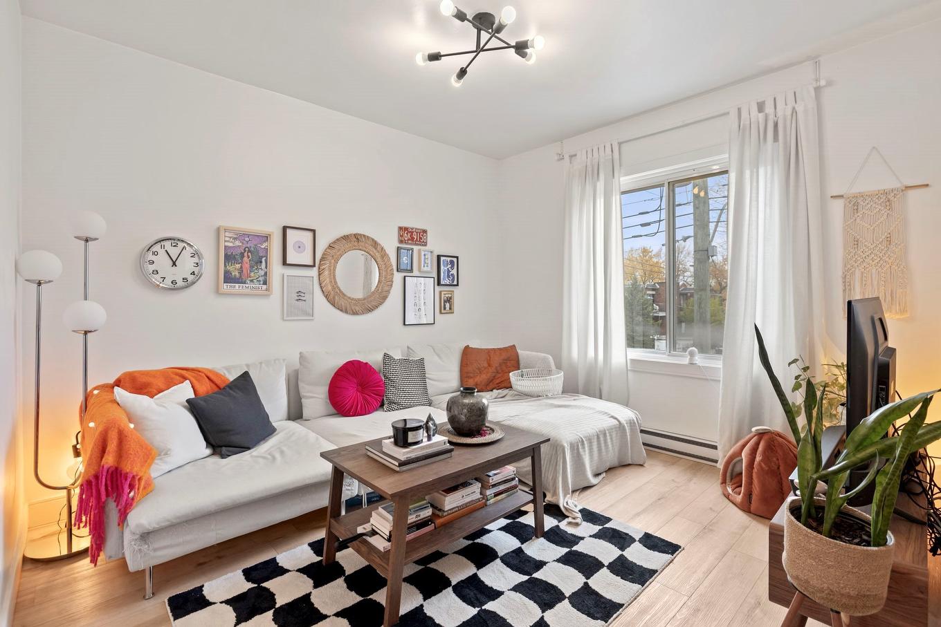 Living room - 8792 - 8796 Rue Basile-Routhier, Montréal (Ahuntsic-Cartierville), QC - Indoor Photo Showing Living Room