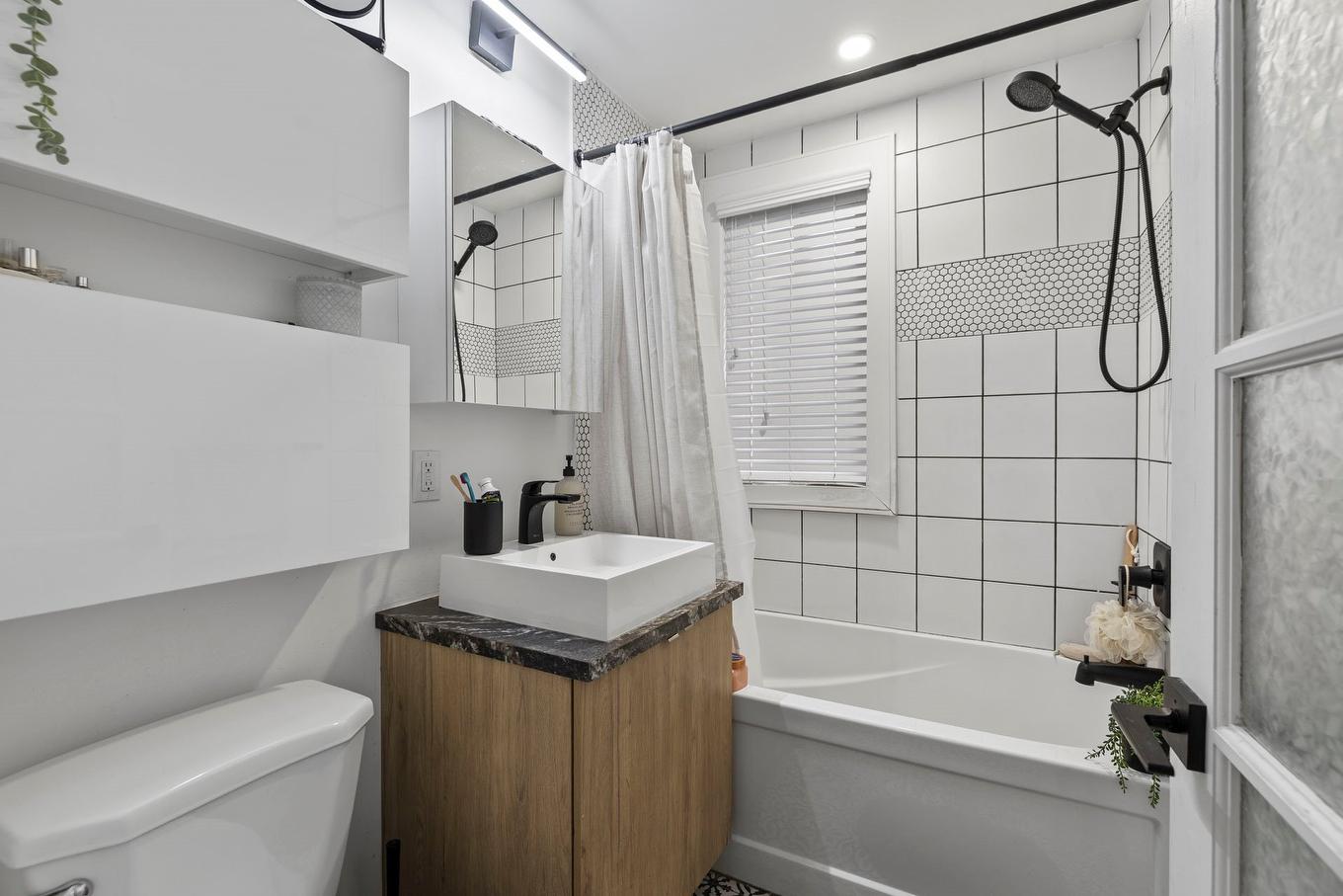 Bathroom - 8792 - 8796 Rue Basile-Routhier, Montréal (Ahuntsic-Cartierville), QC - Indoor Photo Showing Bathroom