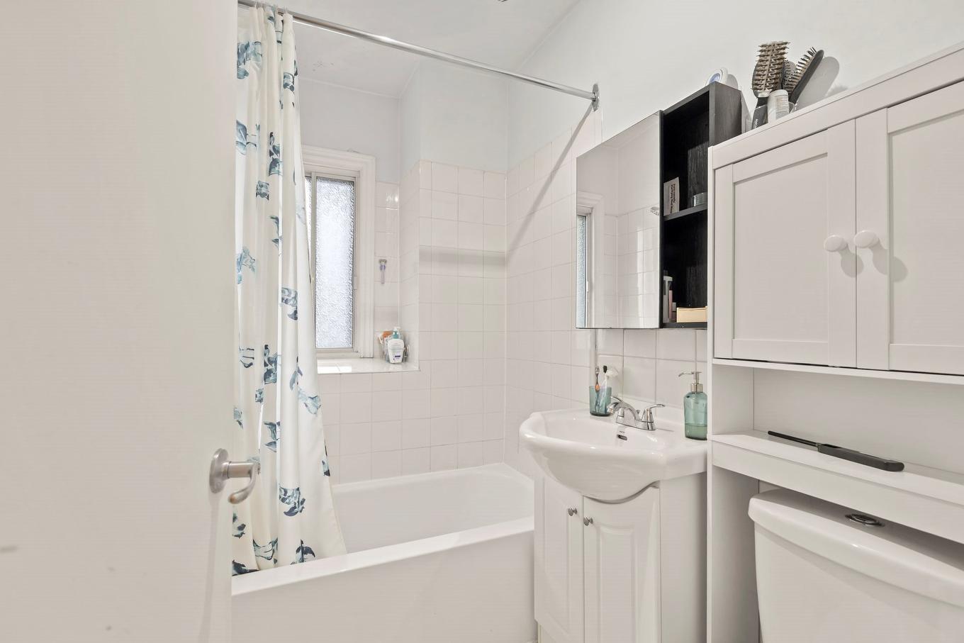 Bathroom - 8792 - 8796 Rue Basile-Routhier, Montréal (Ahuntsic-Cartierville), QC - Indoor Photo Showing Bathroom