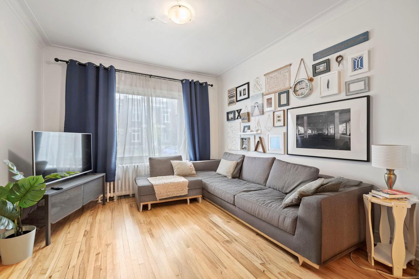 Living room - 8792 - 8796 Rue Basile-Routhier, Montréal (Ahuntsic-Cartierville), QC - Indoor Photo Showing Living Room