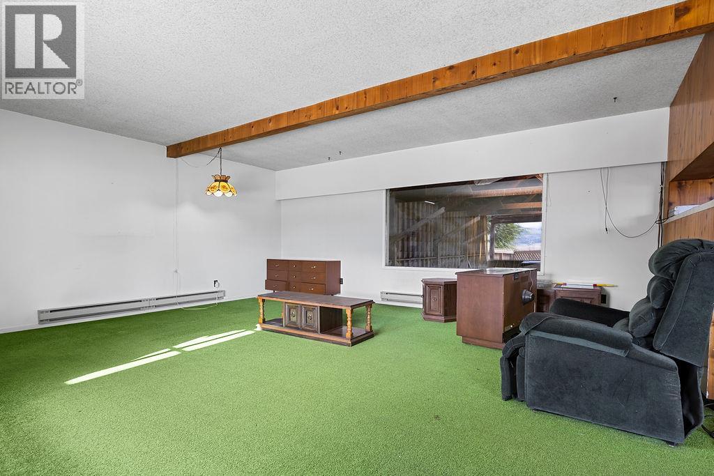 1823 Francis Street, Vernon, BC - Indoor Photo Showing Other Room