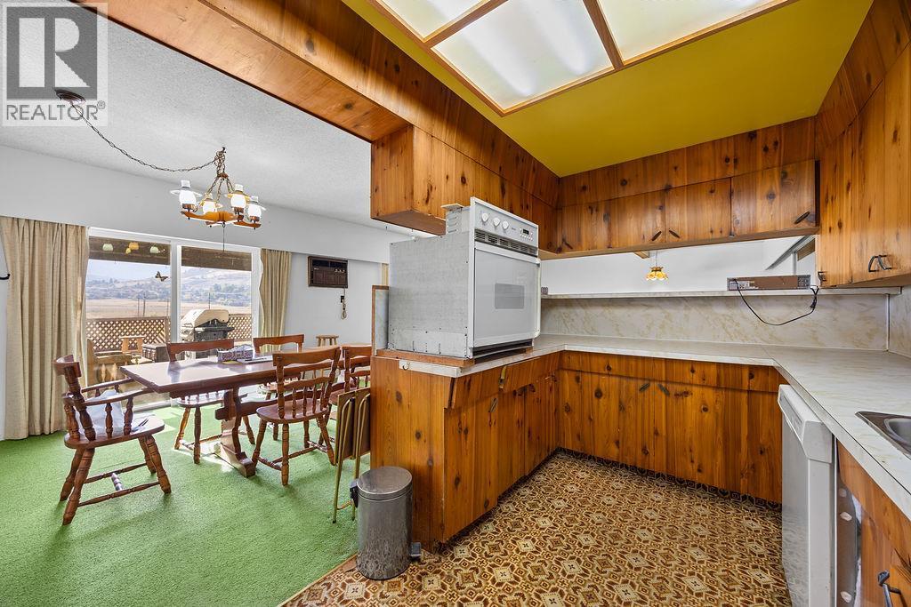 1823 Francis Street, Vernon, BC - Indoor Photo Showing Kitchen