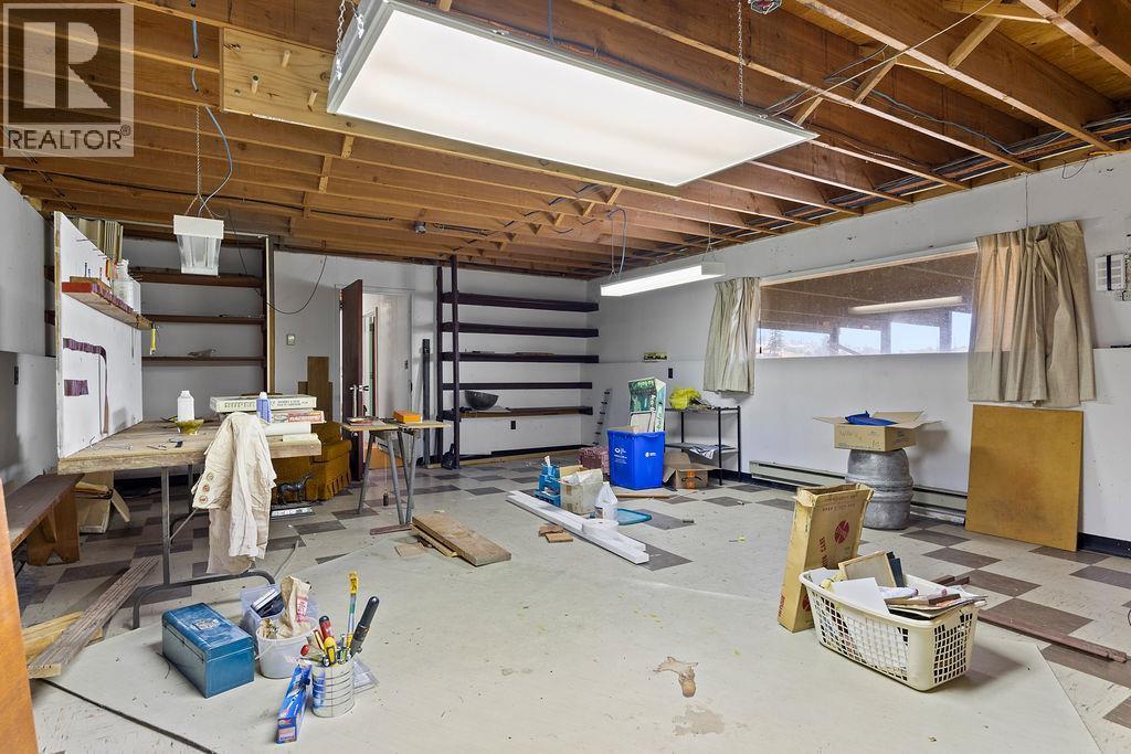 1823 Francis Street, Vernon, BC - Indoor Photo Showing Garage