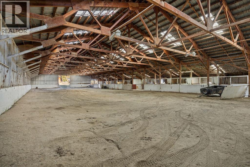 1823 Francis Street, Vernon, BC - Indoor Photo Showing Garage