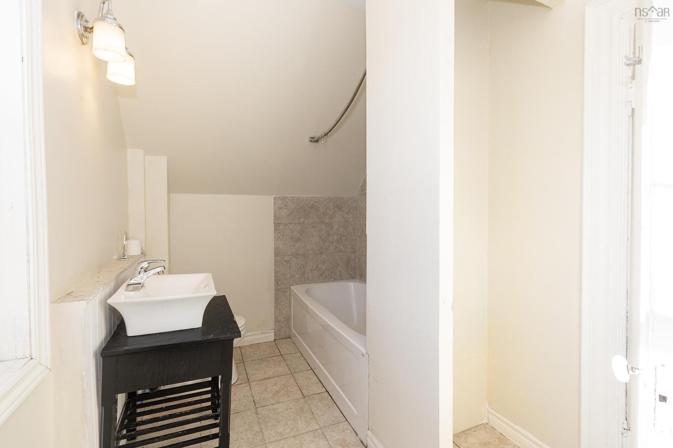 22-24 Croft Street, Amherst, NS