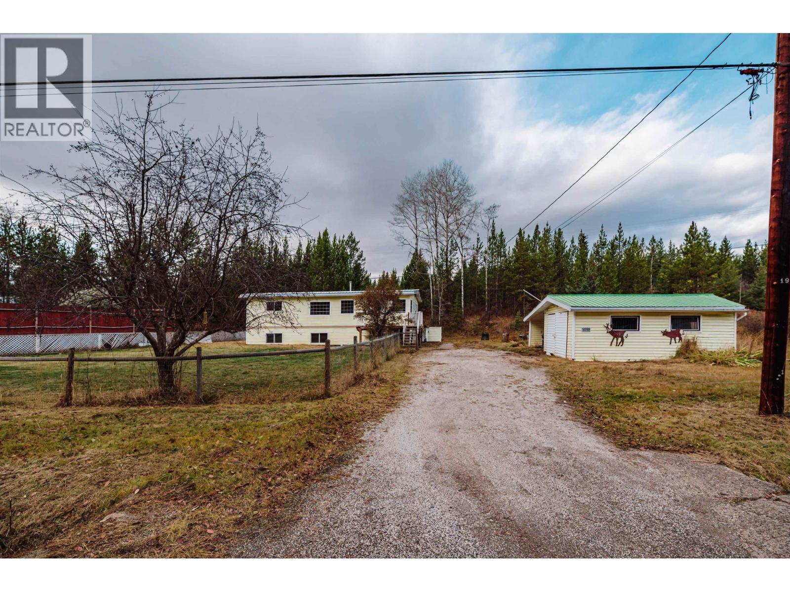 5098 Perkins Road, 100 Mile House, BC - Outdoor