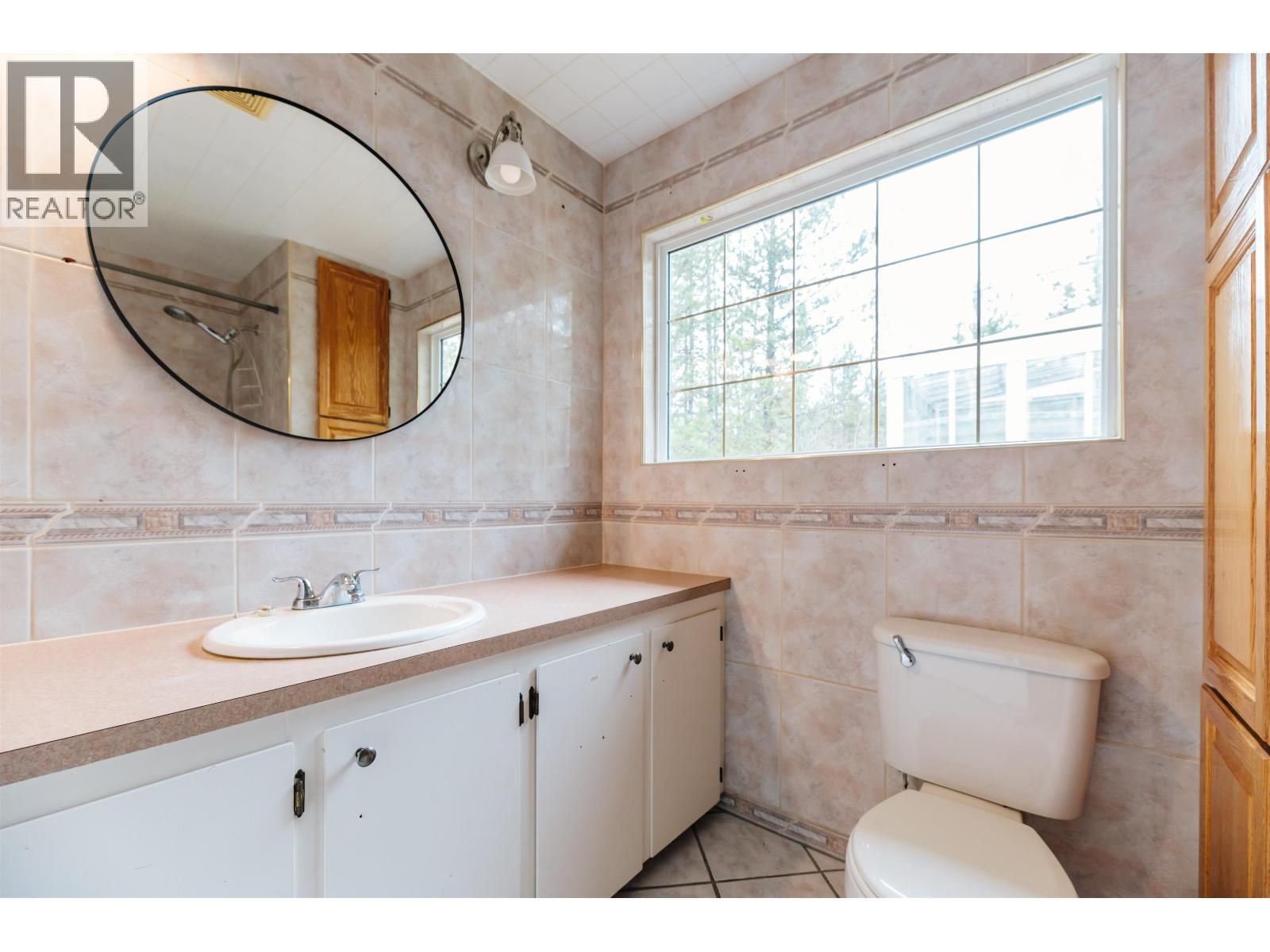 5098 Perkins Road, 100 Mile House, BC - Indoor Photo Showing Bathroom