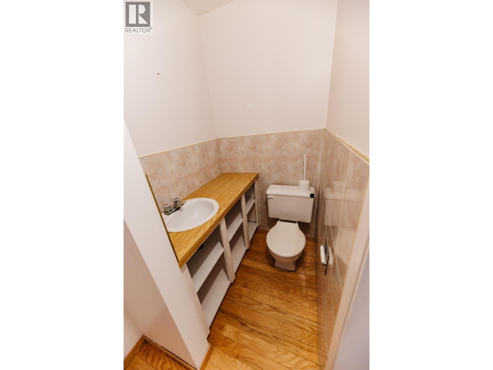 5098 Perkins Road, 100 Mile House, BC - Indoor Photo Showing Bathroom