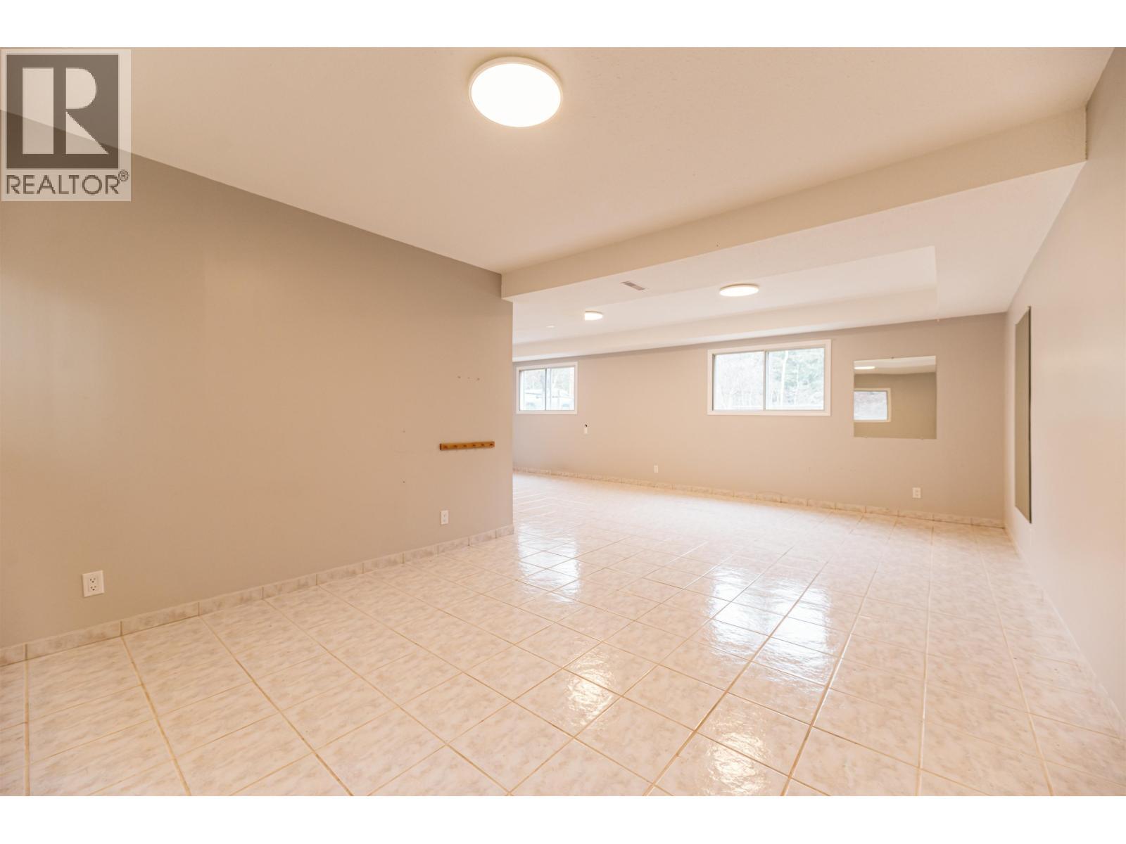 5098 Perkins Road, 100 Mile House, BC - Indoor