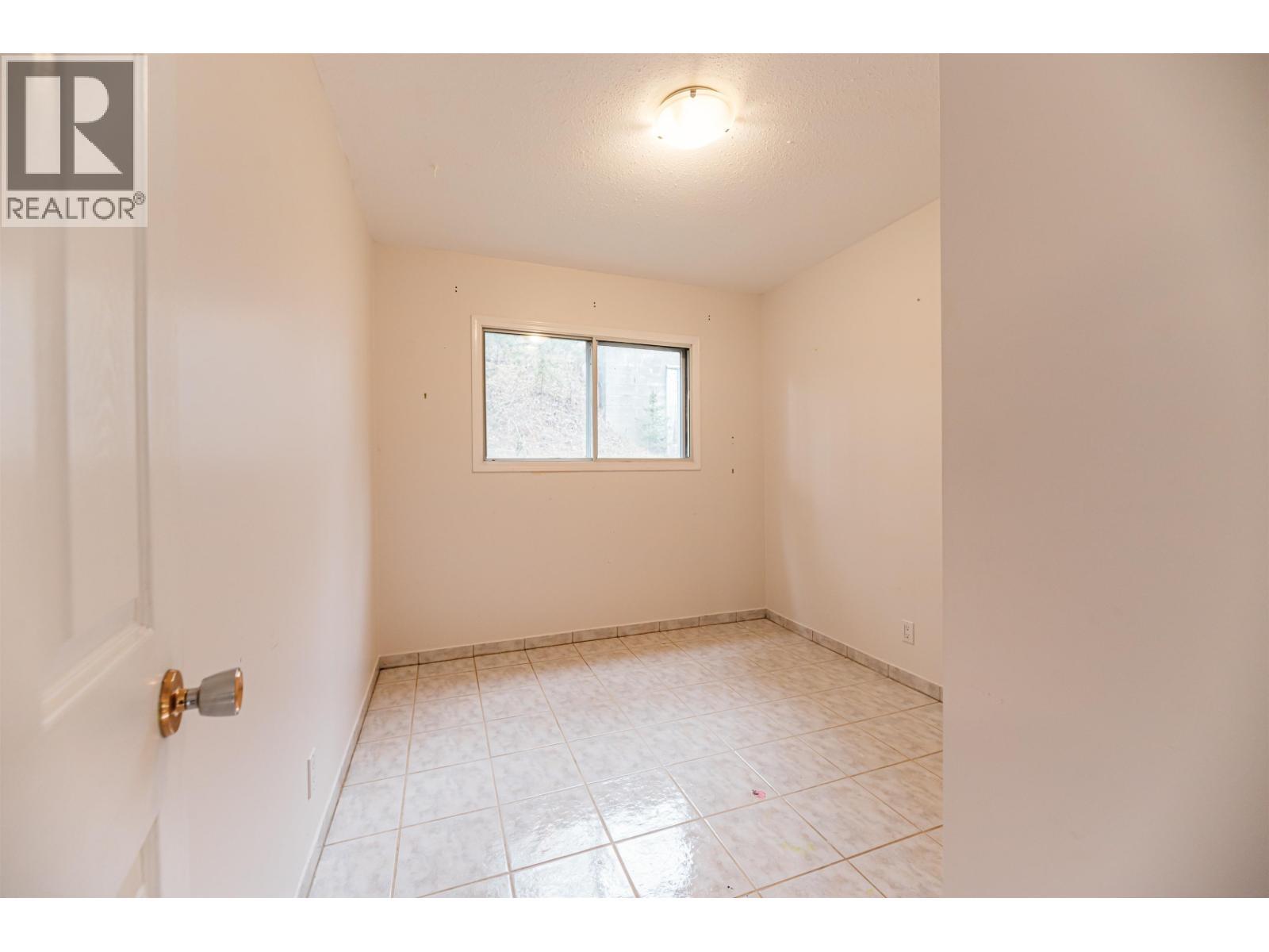 5098 Perkins Road, 100 Mile House, BC - Indoor Photo Showing Other Room