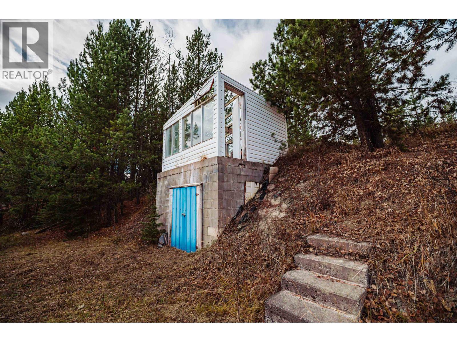 5098 Perkins Road, 100 Mile House, BC - Outdoor