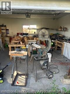 908 Mersea Rd 10, Leamington, ON - Indoor Photo Showing Garage