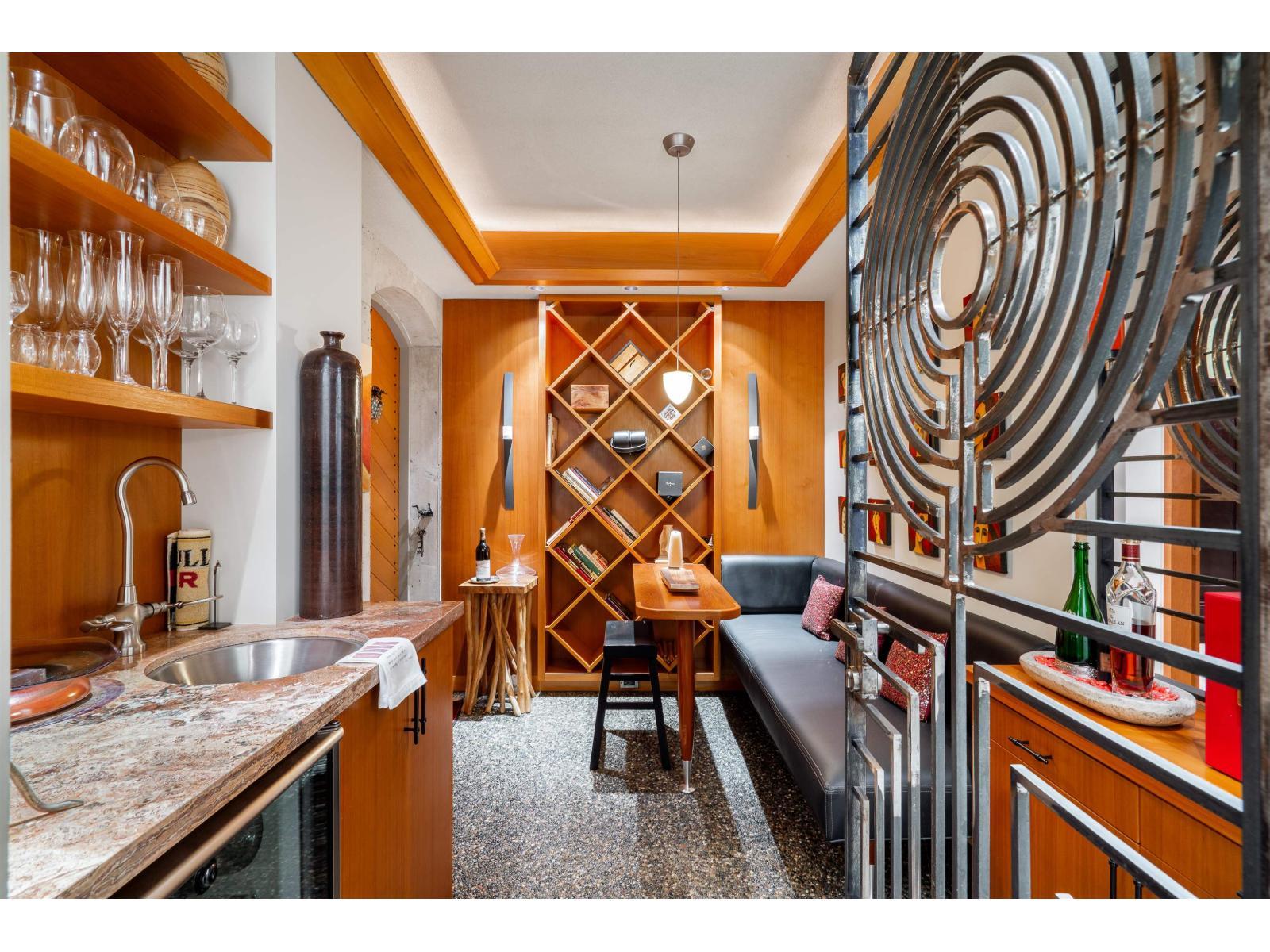 14971 Prospect Avenue, White Rock, BC - Indoor