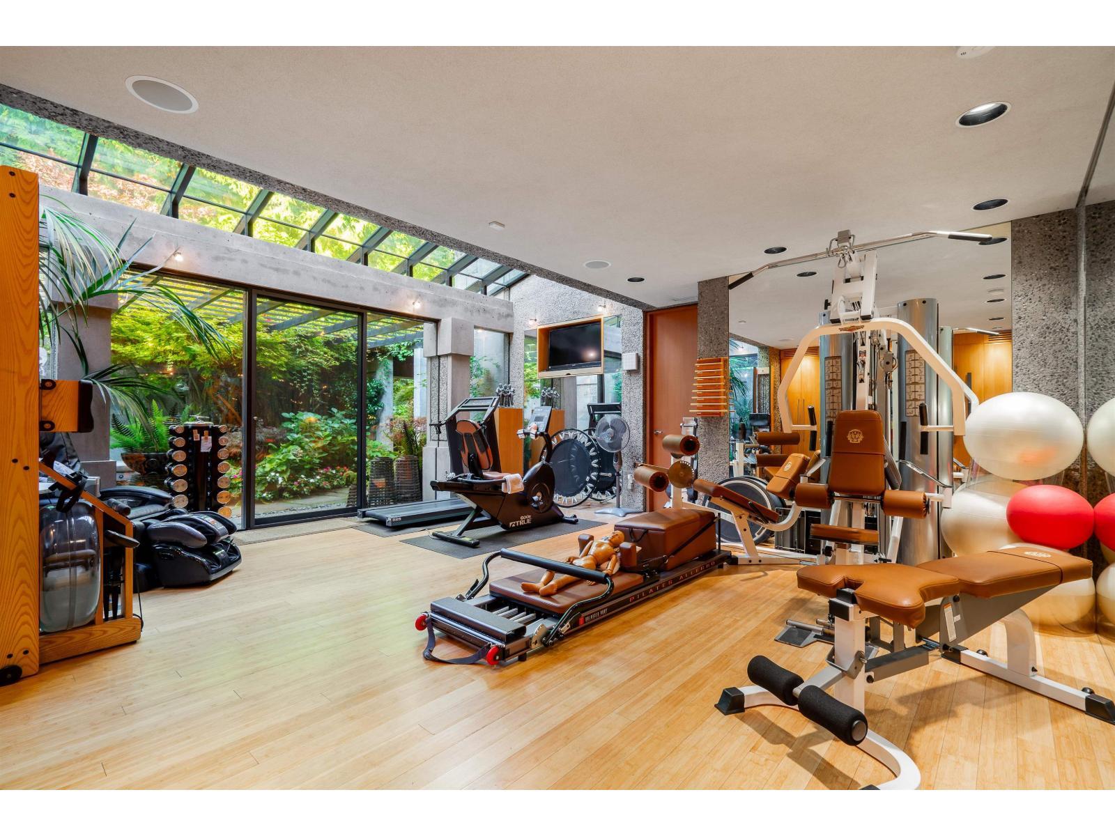 14971 Prospect Avenue, White Rock, BC - Indoor Photo Showing Gym Room