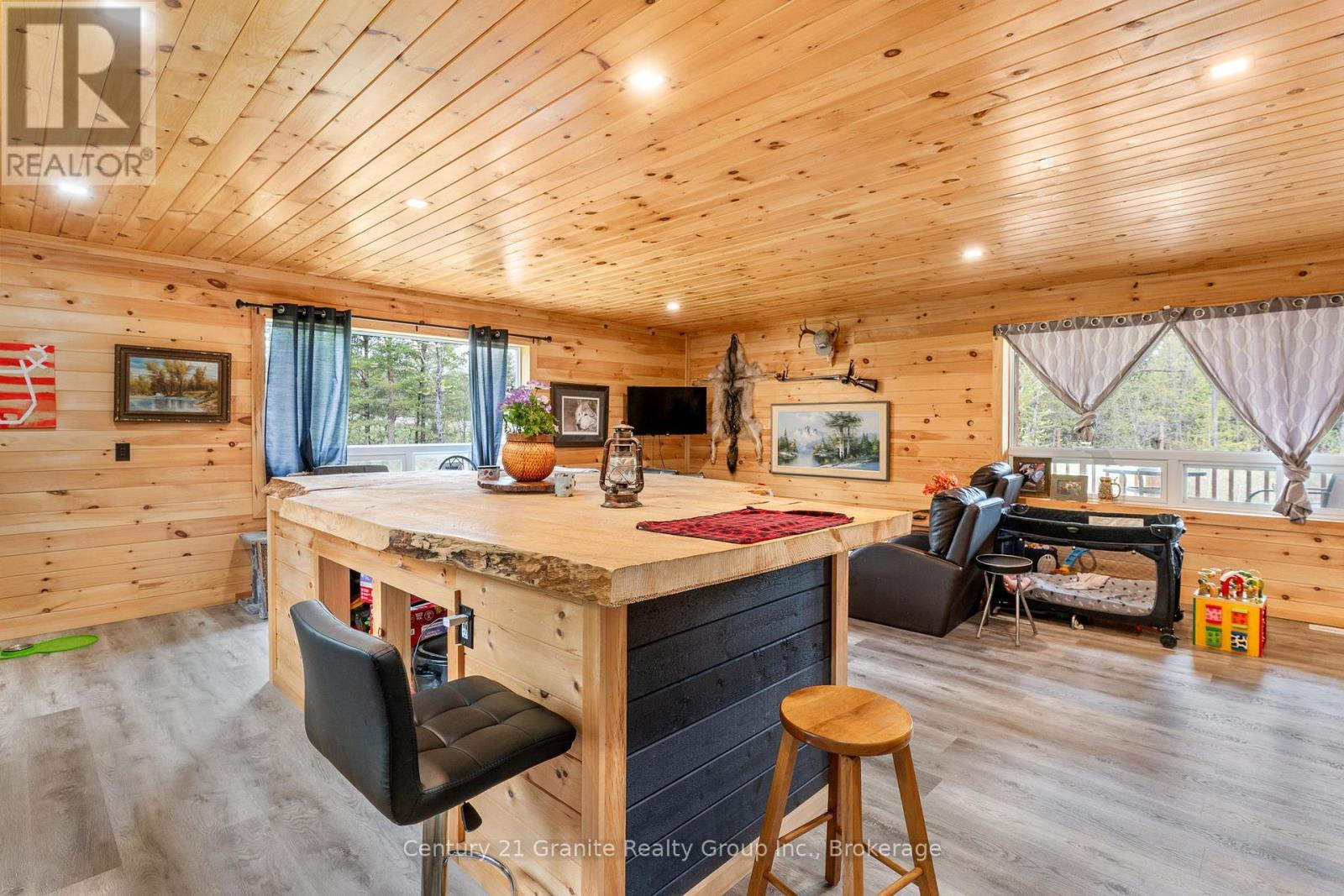 10498 Highway 118, Algonquin Highlands (Stanhope), ON - Indoor Photo Showing Other Room