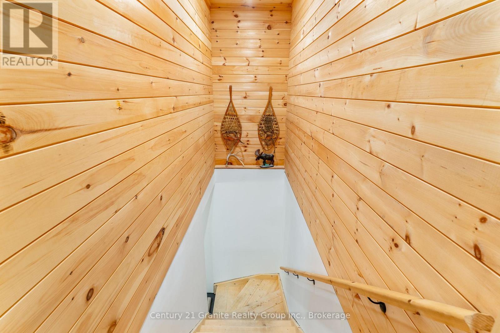 10498 Highway 118, Algonquin Highlands (Stanhope), ON - Indoor Photo Showing Other Room