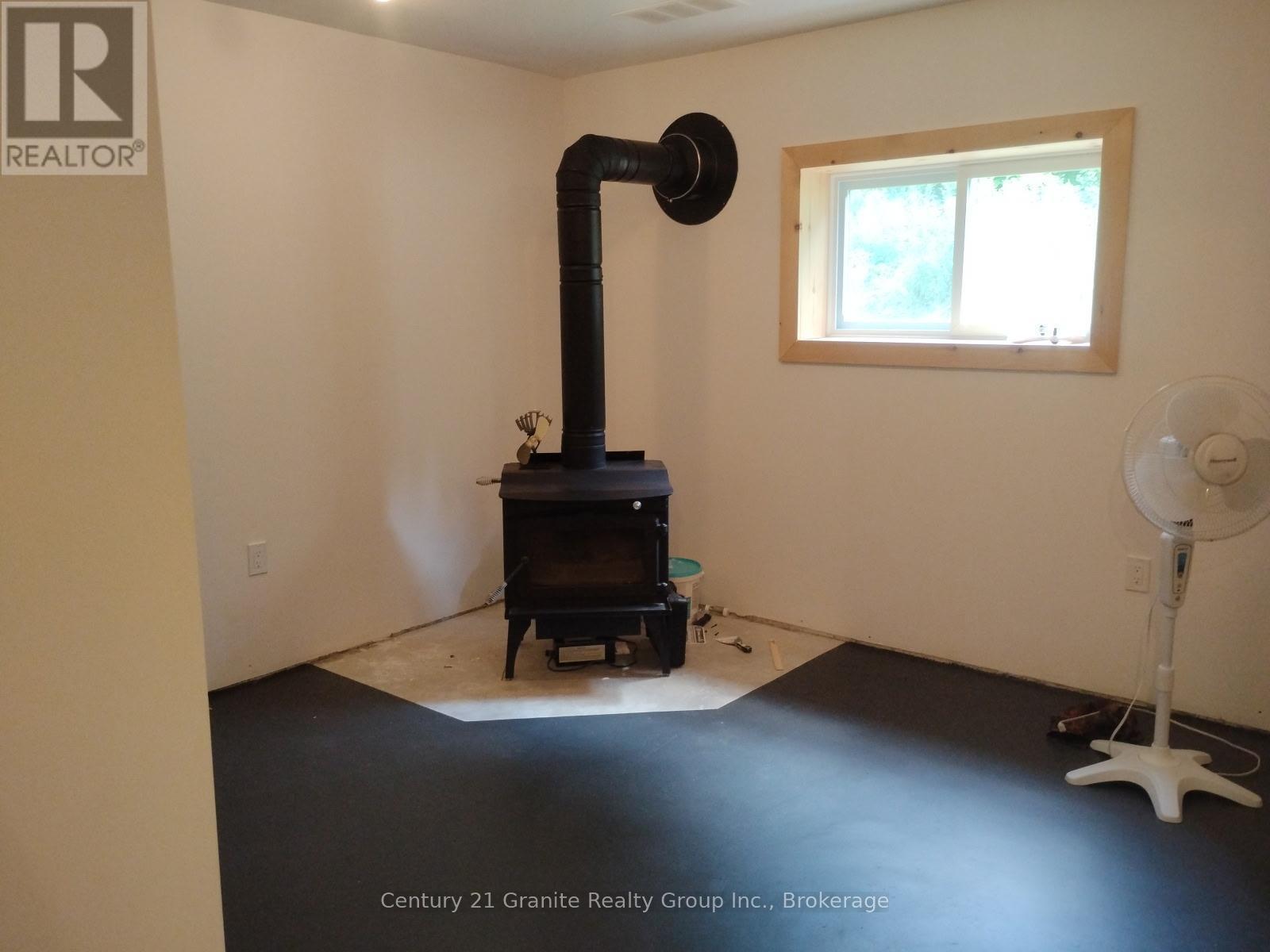 10498 Highway 118, Algonquin Highlands (Stanhope), ON - Indoor Photo Showing Other Room