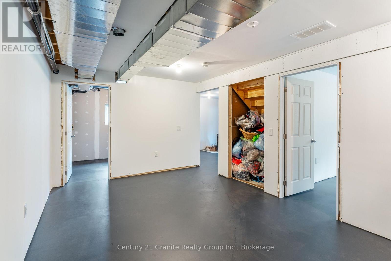 10498 Highway 118, Algonquin Highlands (Stanhope), ON - Indoor Photo Showing Other Room