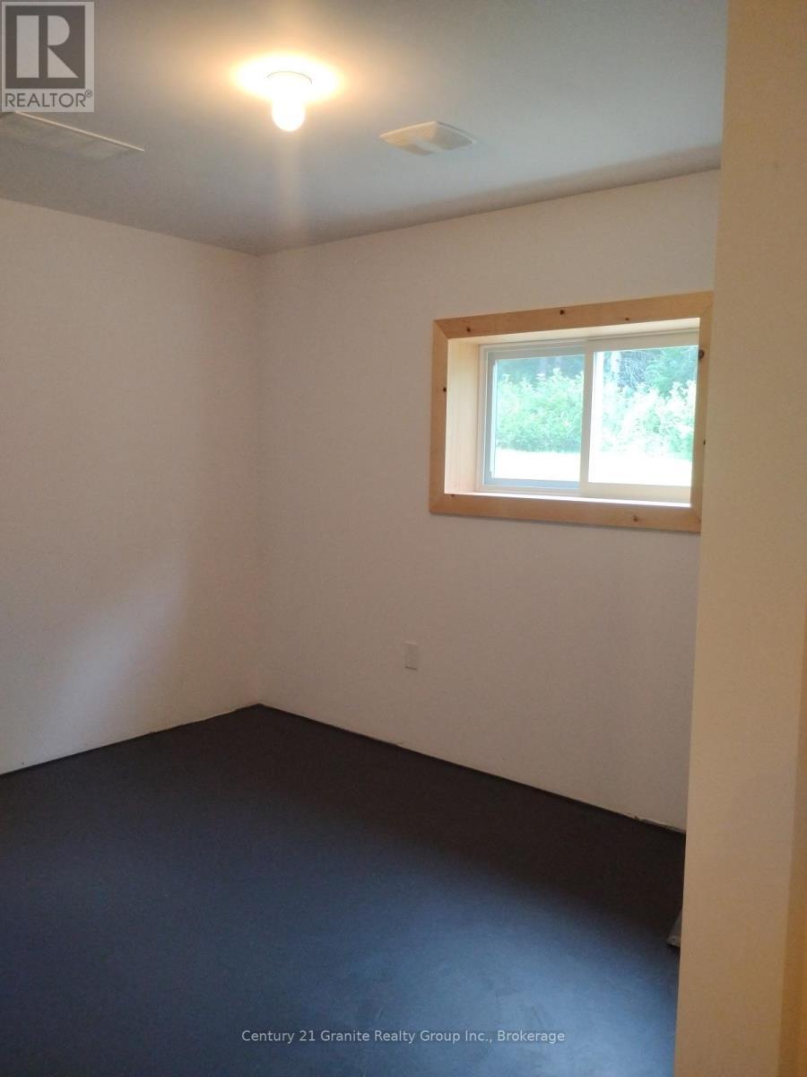 10498 Highway 118, Algonquin Highlands (Stanhope), ON - Indoor Photo Showing Other Room