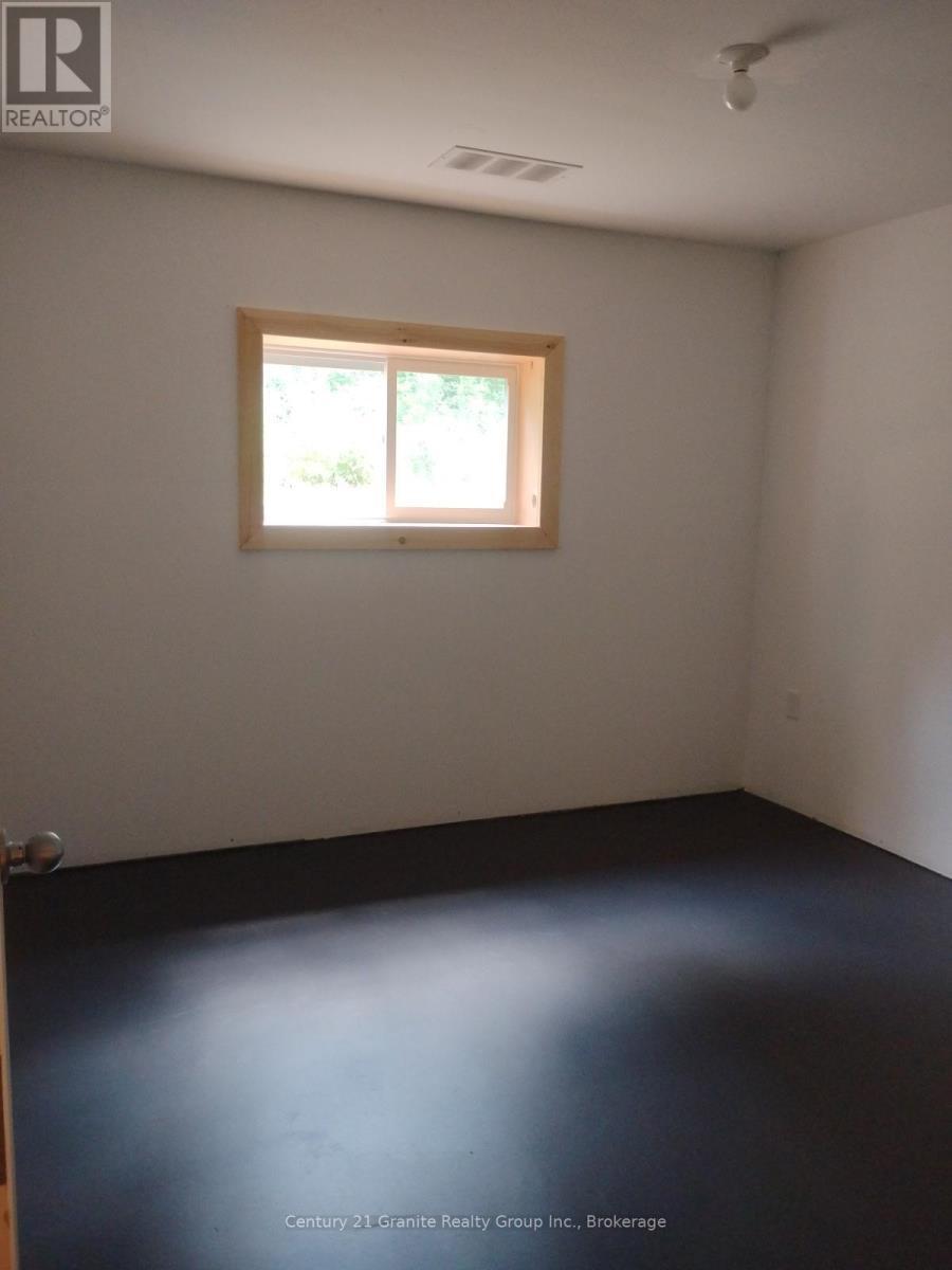 10498 Highway 118, Algonquin Highlands (Stanhope), ON - Indoor Photo Showing Other Room