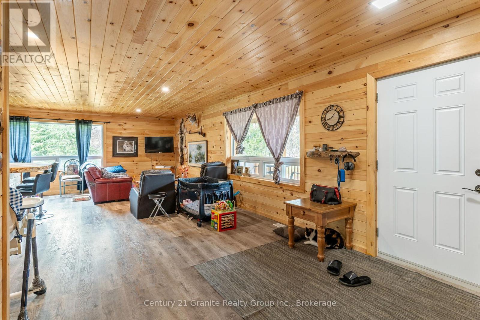 10498 Highway 118, Algonquin Highlands (Stanhope), ON - Indoor Photo Showing Other Room