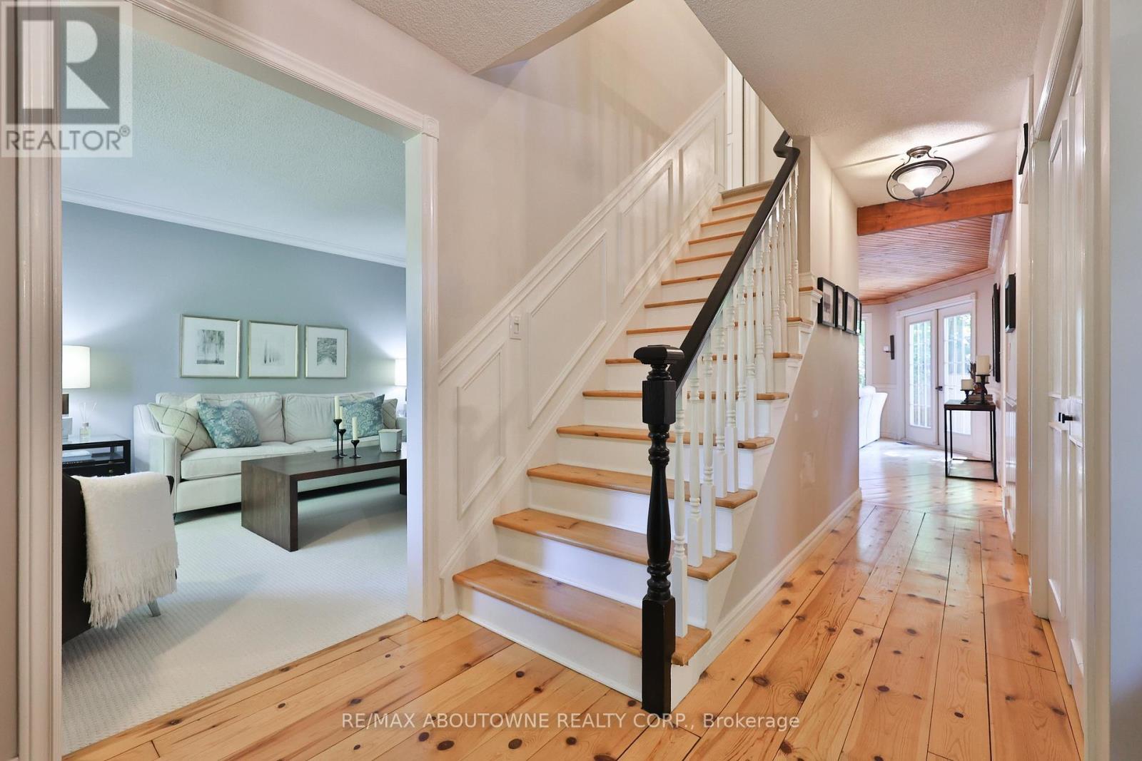 206 Rossmore Boulevard, Burlington, ON - Indoor Photo Showing Other Room