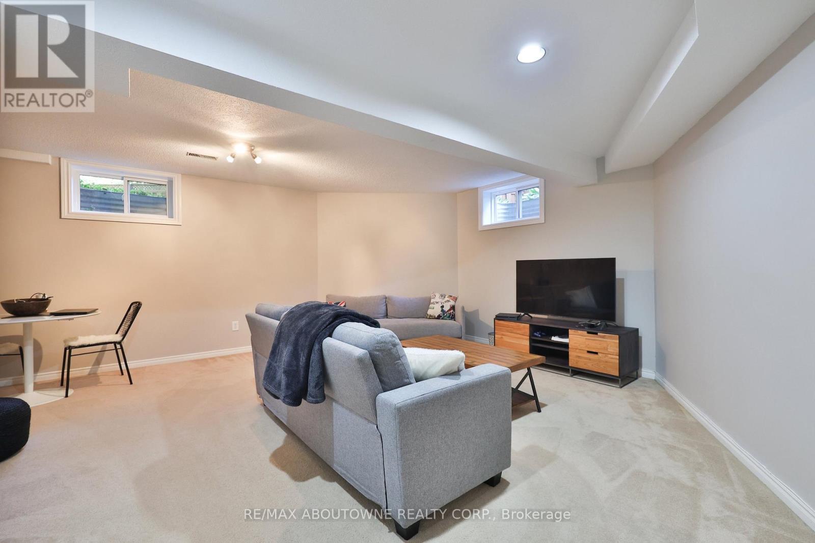 206 Rossmore Boulevard, Burlington, ON - Indoor