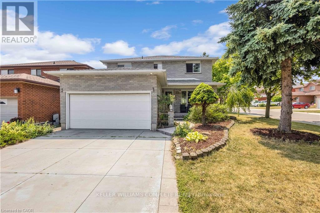 2 Robespierre Court, Hamilton, ON - Outdoor