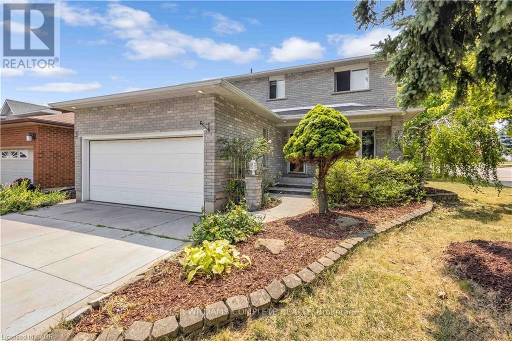 2 Robespierre Court, Hamilton, ON - Outdoor