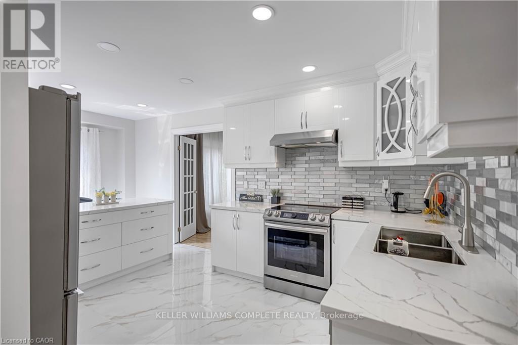 2 Robespierre Court, Hamilton, ON - Indoor Photo Showing Kitchen With Double Sink With Upgraded Kitchen