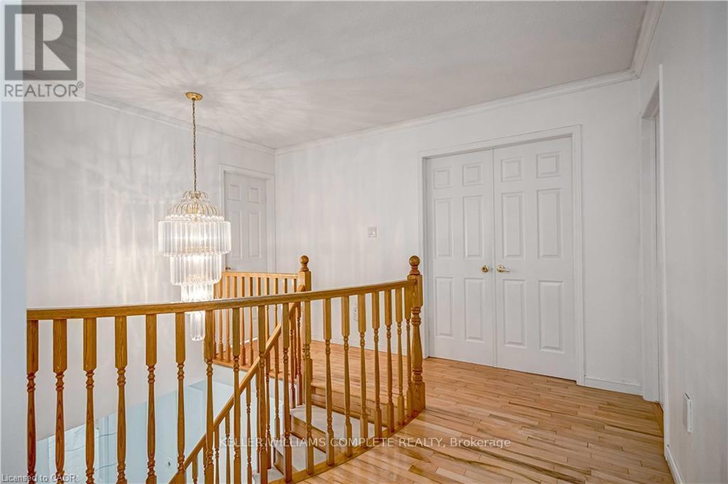 2 Robespierre Court, Hamilton, ON - Indoor Photo Showing Other Room