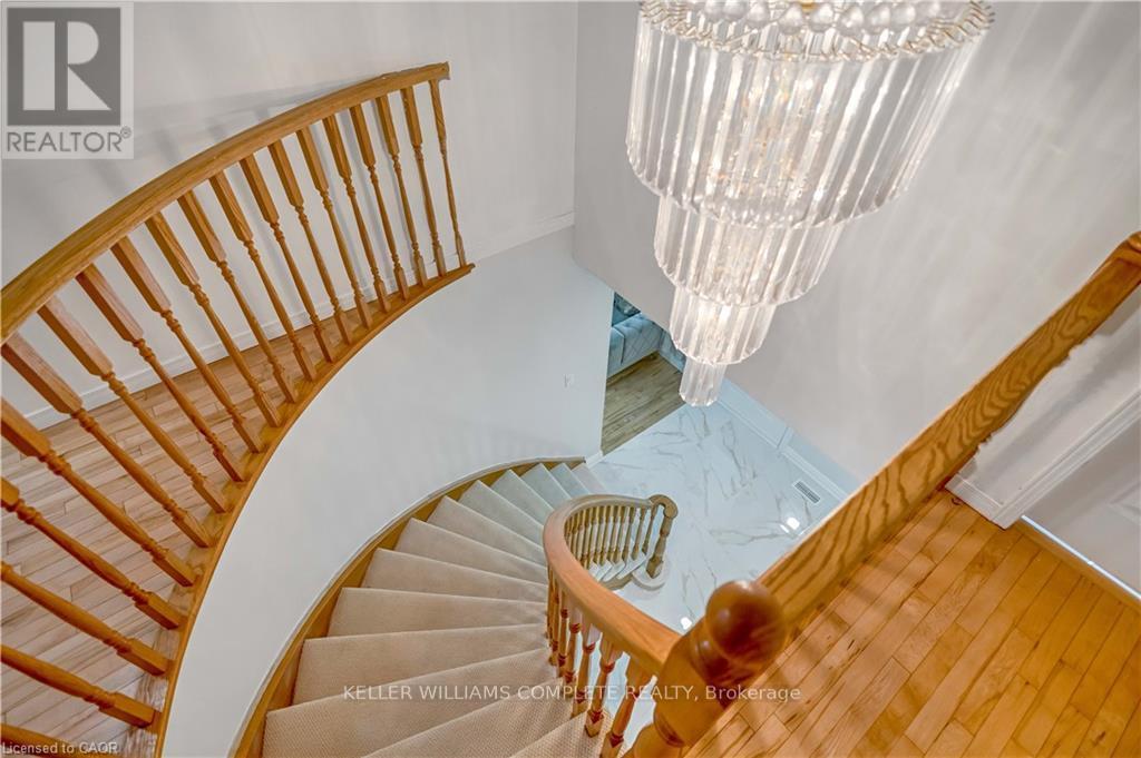 2 Robespierre Court, Hamilton, ON - Indoor Photo Showing Other Room