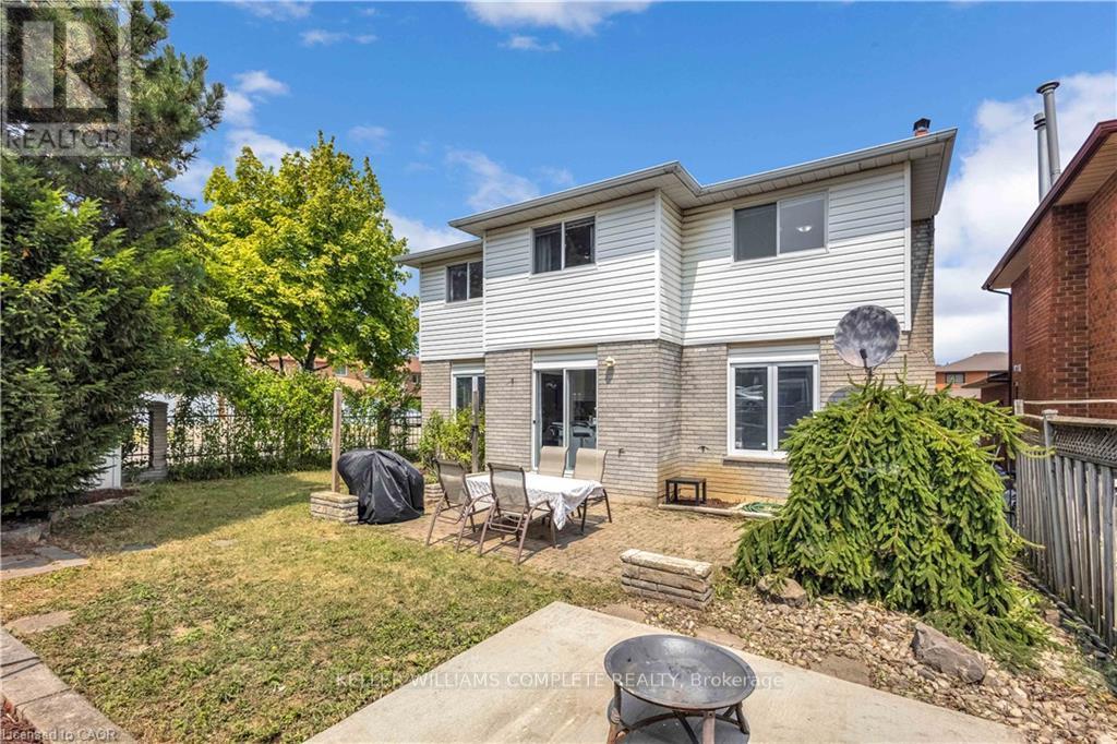 2 Robespierre Court, Hamilton, ON - Outdoor