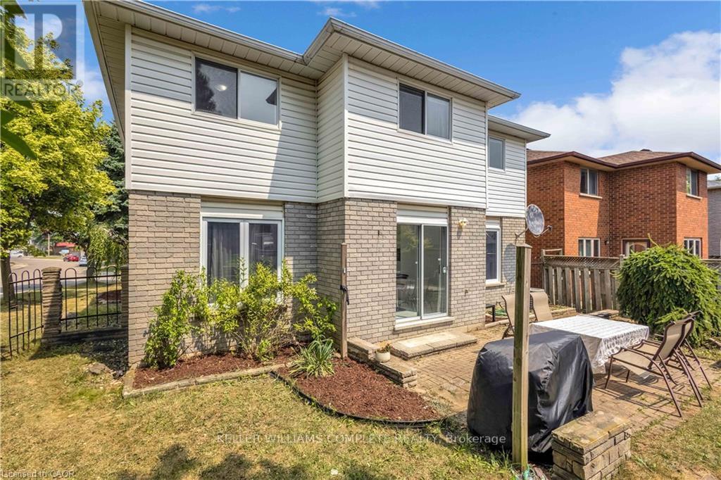 2 Robespierre Court, Hamilton, ON - Outdoor With Exterior