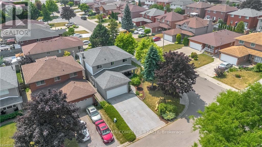 2 Robespierre Court, Hamilton, ON - Outdoor With View