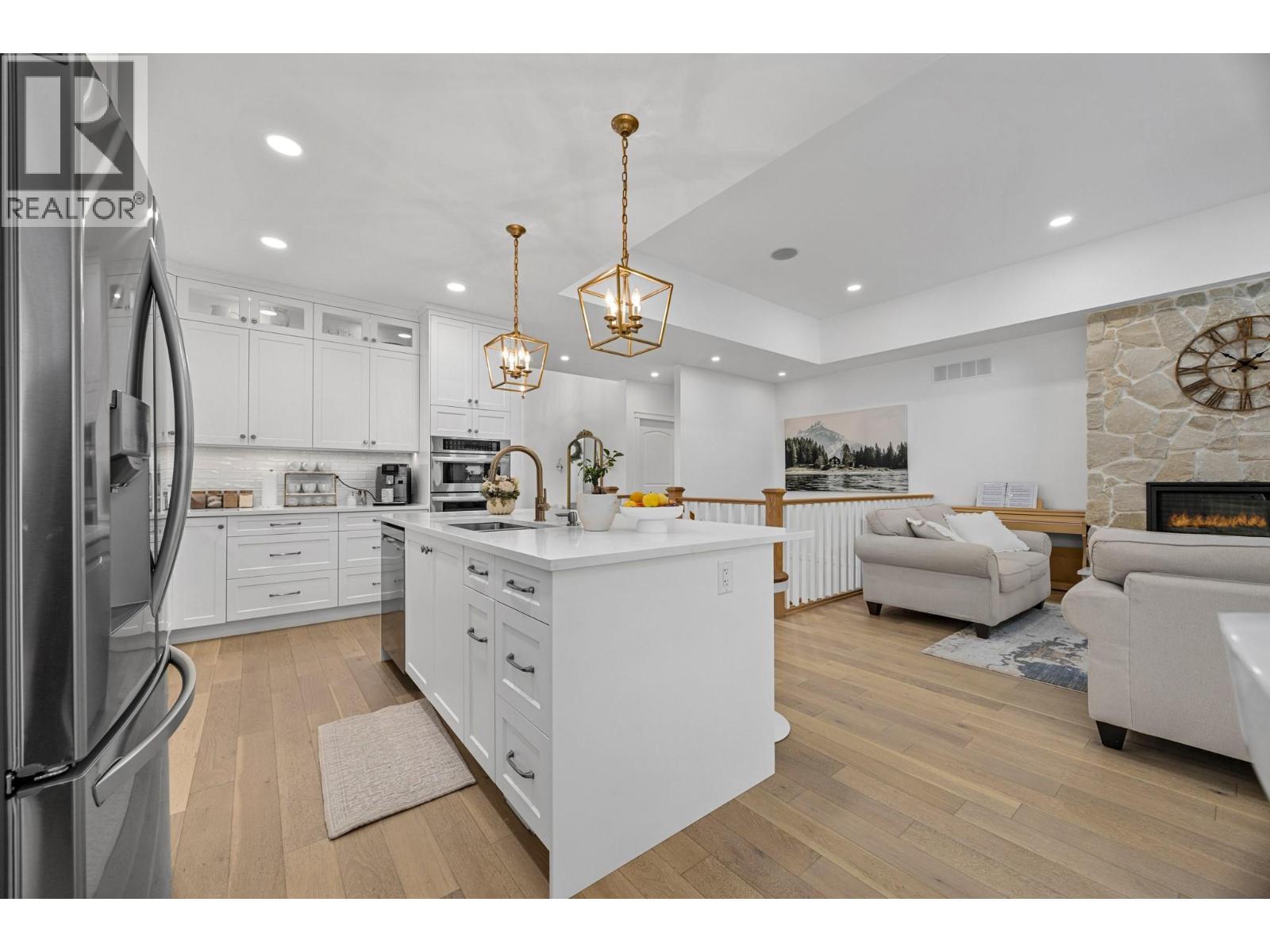 921 Mt Griffin Road Lot# 031-034-98, Vernon, BC - Indoor Photo Showing Kitchen With Upgraded Kitchen