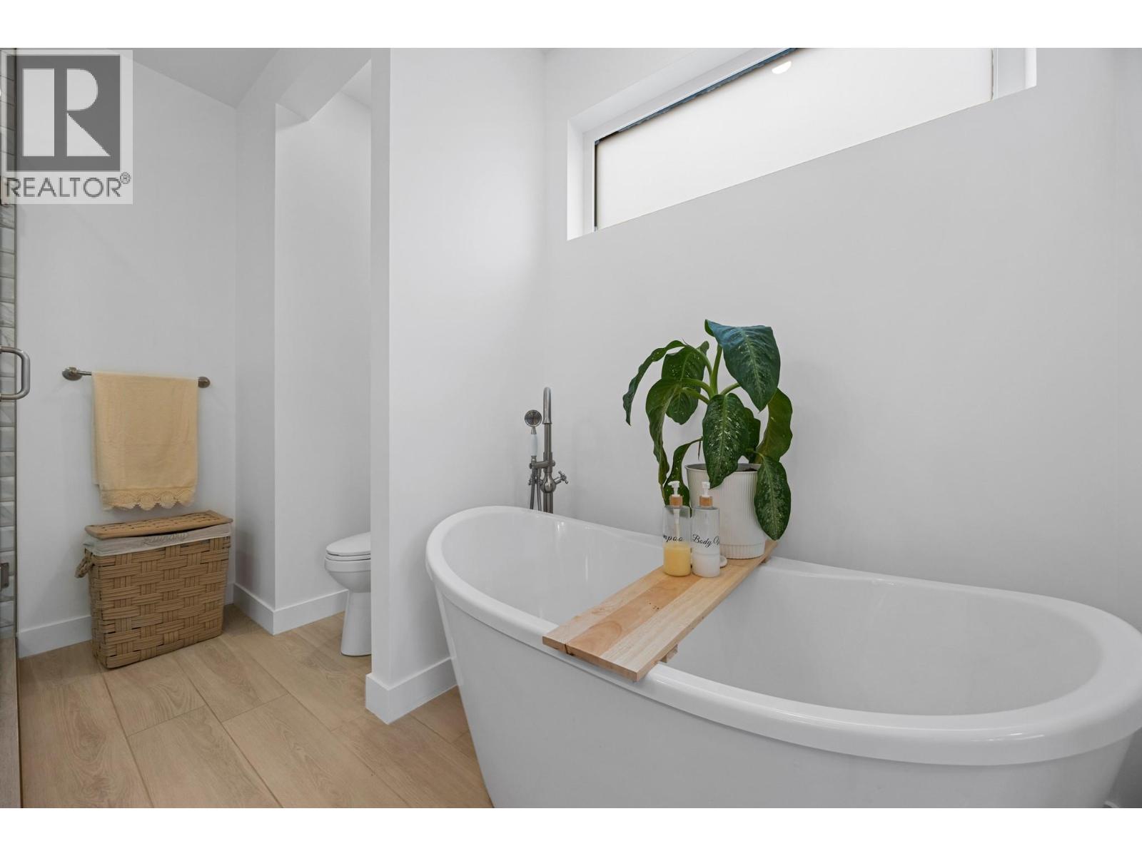 921 Mt Griffin Road Lot# 031-034-98, Vernon, BC - Indoor Photo Showing Bathroom